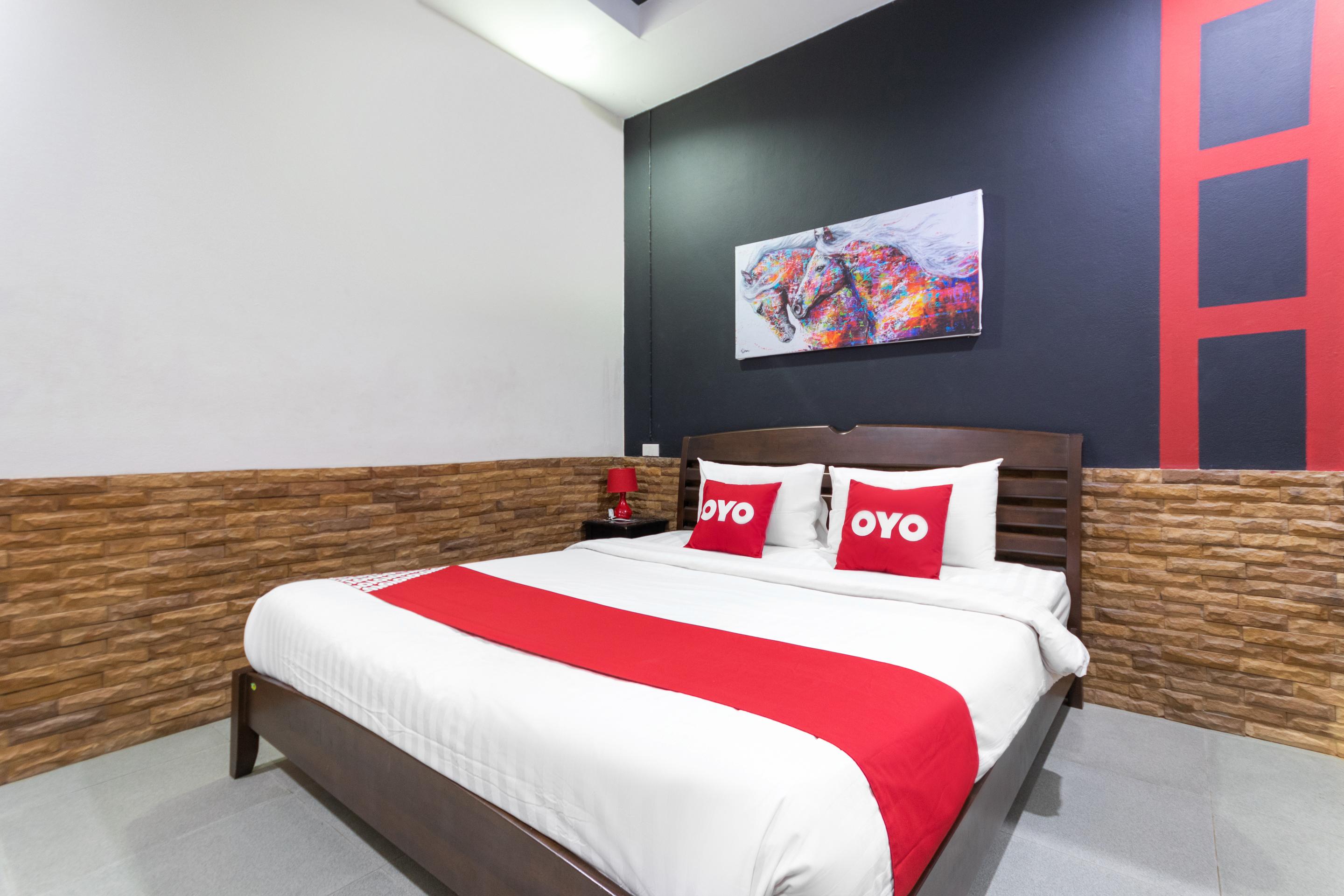 Oyo 75304 Riverside Guesthouse Khao Lak Buitenkant foto